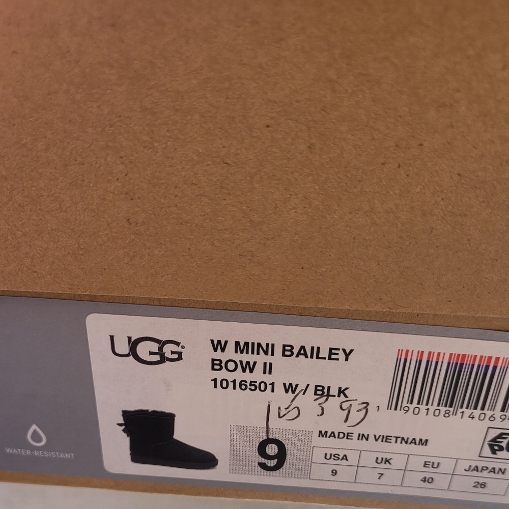 Black Ugg Mini - image 5